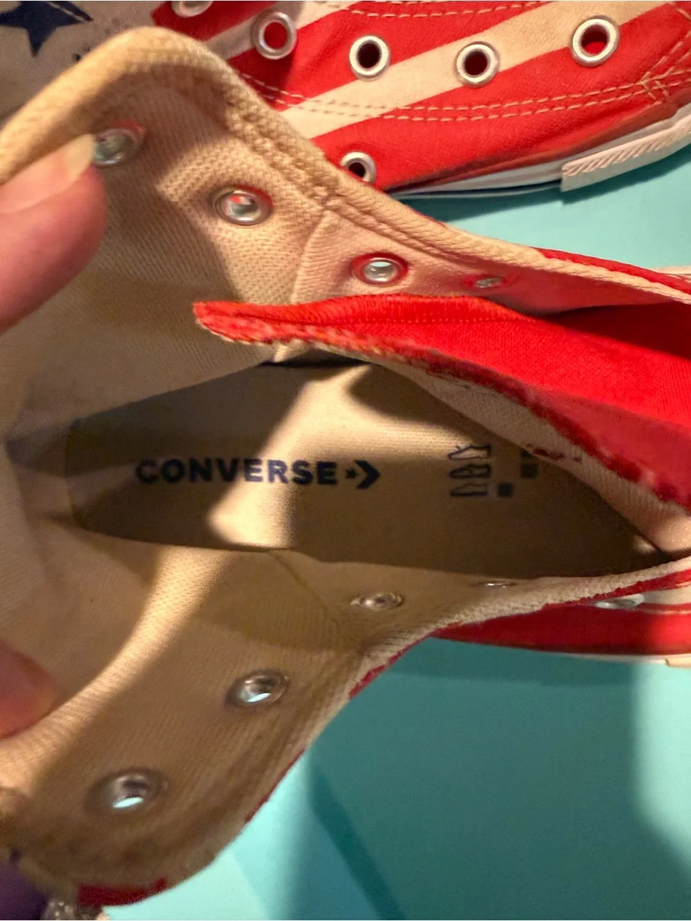 Converse vibrant red